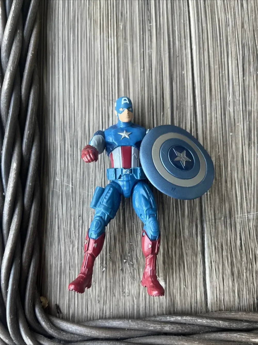2011 HASBRO MARVEL COMICS CAPTAIN AMERICA COLLECTIBLE ACTION FIGURE 3.75 TOY